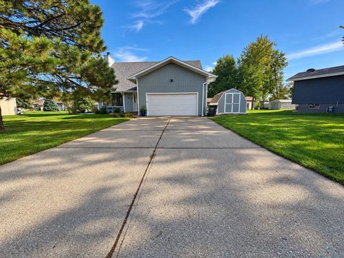 8 Evergreen Ln, McCook Lake, SD, 57049-4048 | Card Image