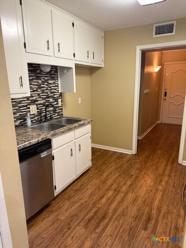 110 Concord Ln, House other with 3 bedrooms, 2 bathrooms and null parking in Victoria TX | Image 5
