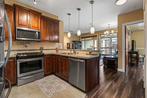 412-2860 Trethewey St, Abbotsford, BC, V2T0G5 | Card Image