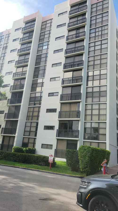 608-17021 N Bay Road, Sunny Isles Beach, FL, 33160 | Card Image