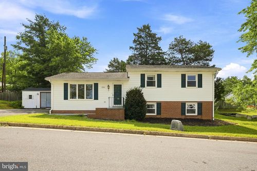 218 Locust Dr, STRASBURG, VA, 22657-2545 | Card Image