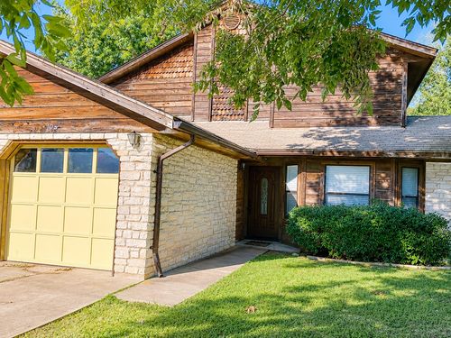 104 Leona St, Lockhart, TX, 78644-2404 | Card Image