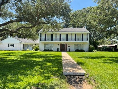 2503 Meadow Ln, El Campo, TX, 77437-2151 | Card Image