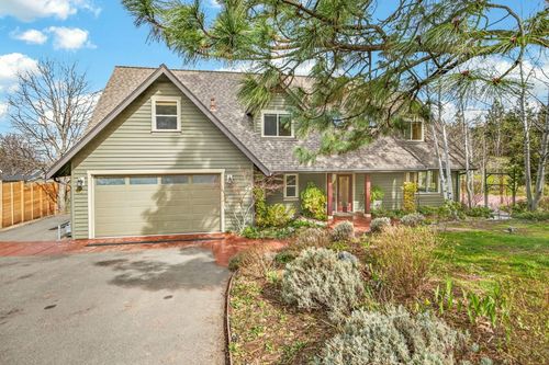523 Strawberry Ln, Ashland, OR, 97520-2736 | Card Image