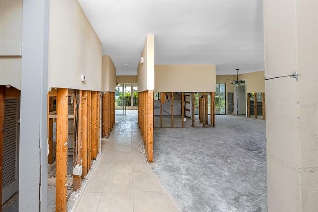 11465 7 Th St E, House other with 2 bedrooms, 2 bathrooms and null parking in Treasure Island FL | Image 10