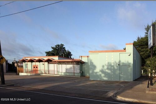 2725 N State St, Jackson, MS, 39216-4311 | Card Image