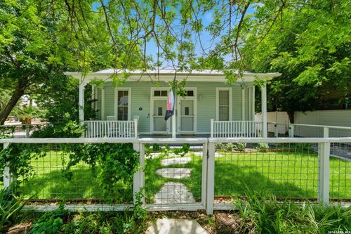 301 Barrera St, San Antonio, TX, 78210-1007 | Card Image