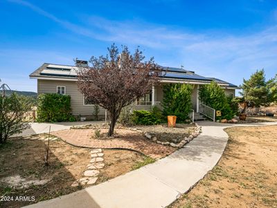 17550 S Thunder Ridge Drive, House other with 3 bedrooms, 3 bathrooms and null parking in Peeples Valley AZ | Image 2