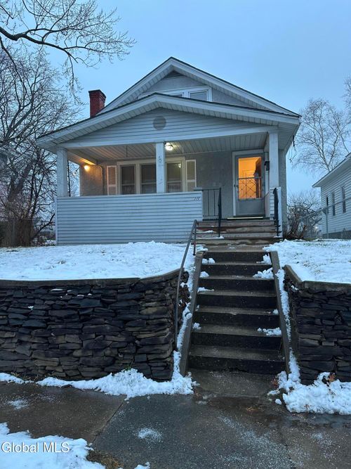 117 Henry St, Schenectady, NY, 12304-2834 | Card Image