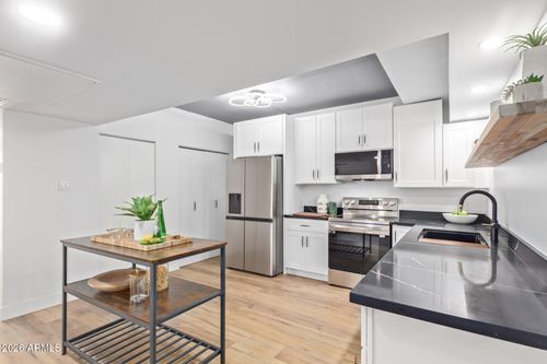 d208-351 E Thomas Rd, Phoenix, AZ, 85012-3240 | Card Image