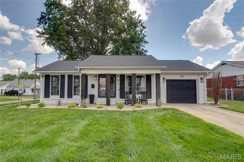 107 Pleasant St, Jerseyville, IL, 62052-1732 | Card Image