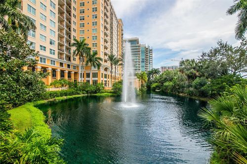 708-750 N Tamiami Trl, SARASOTA, FL, 34236-4076 | Card Image