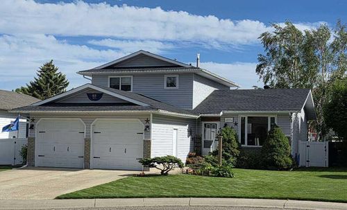 1630 31 St Se, Medicine Hat, AB, T1A8J8 | Card Image