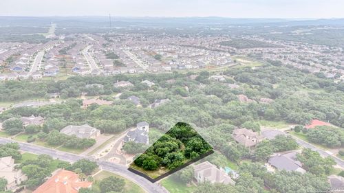 8040 Colonial Woods, Boerne, TX, 78015-4992 | Card Image