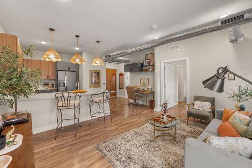 104-450 Sw 7th St, Des Moines, IA, 50309-4759 | Card Image
