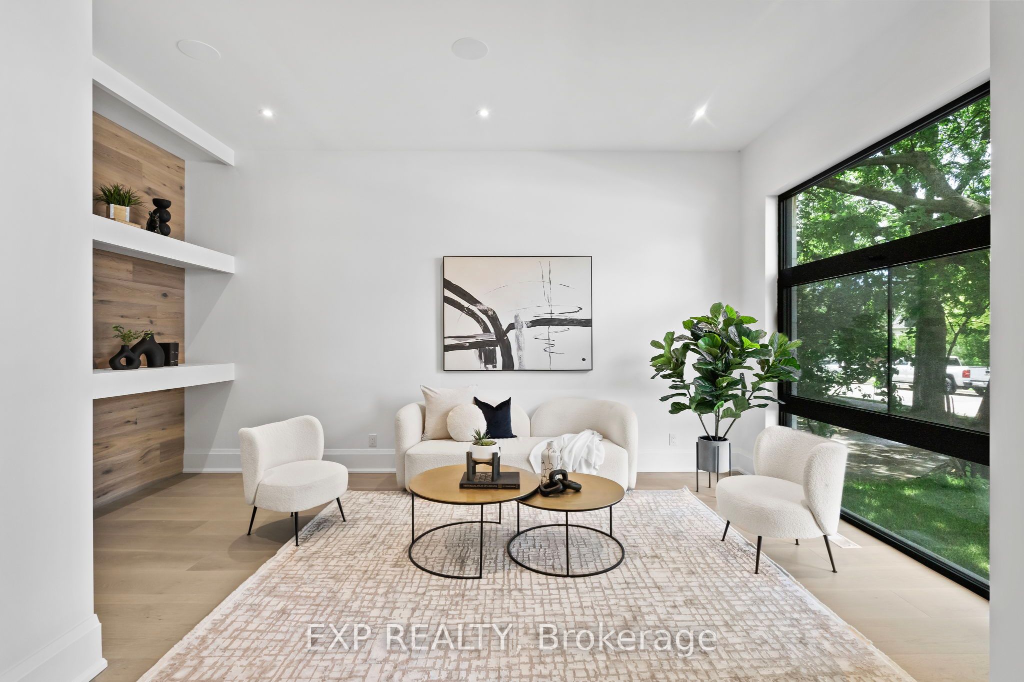 Residential in Toronto W06 4