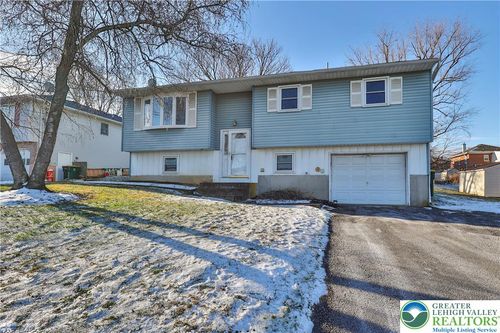 305 Carbon St, Palmer Twp, PA, 18045-5939 | Card Image