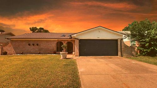 1806 Briar Meadow Dr, Arlington, TX, 76014-2510 | Card Image