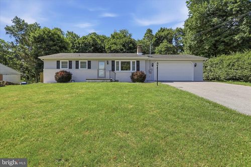 15716 Valley Ave, Blue Ridge Summit, PA, 17214-9749 | Card Image
