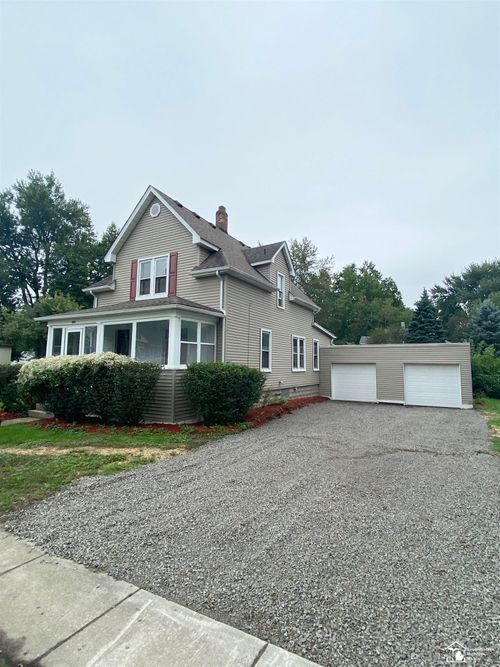 611 Monroe St, Carleton, MI, 48117-9301 | Card Image