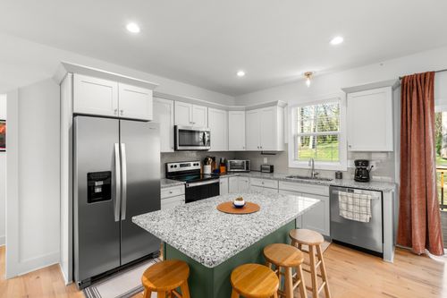 521 Lewis Ln, Charlotte, TN, 37036-2006 | Card Image