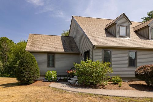 73 Montrose Dr, Stratham, NH, 03885-2400 | Card Image