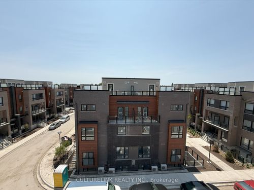 34-18 Lytham Green Cir, Newmarket, ON, L3Y0H4 | Card Image