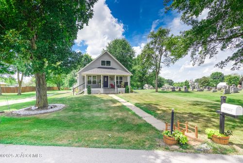 121 Park St, New Bloomfield, MO, 65063-1591 | Card Image