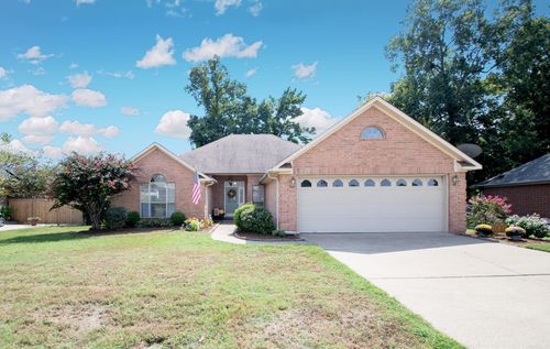 131 Deauville Dr, Maumelle, AR, 72113-7213 | Card Image