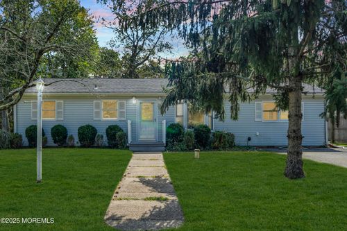 220 Sunset Ln, Howell, NJ, 07731-1925 | Card Image