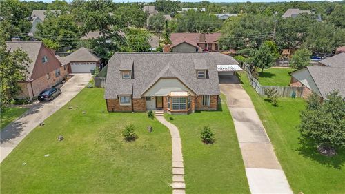 2513 Broadmoor Dr, Bryan, TX, 77802-2804 | Card Image