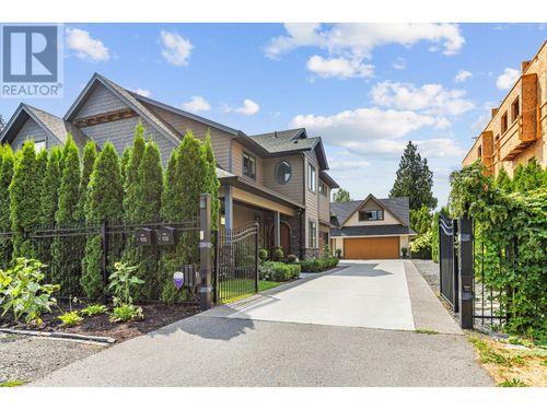 935 Laurier Ave, Kelowna, BC, V1Y6A9 | Card Image