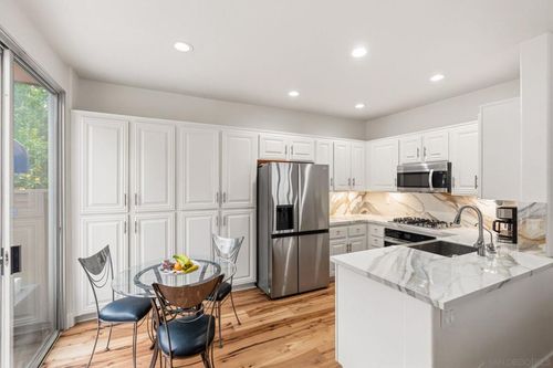 3-5572 Renaissance Ave, San Diego, CA, 92122-6009 | Card Image