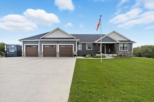 912 14th St Ne, Montgomery, MN, 56069-2202 | Card Image