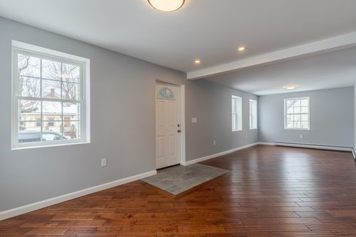 33 Linden St, Rochester, NH, 03867-3116 | Card Image