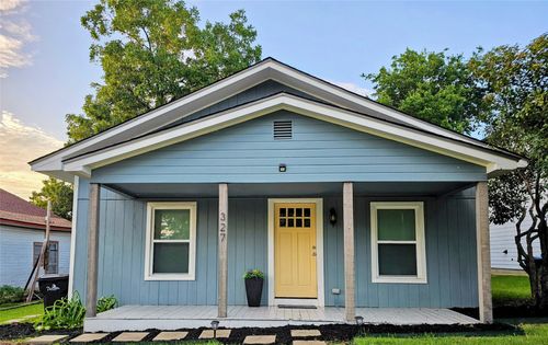 327 E Hull St, Denison, TX, 75021-4921 | Card Image