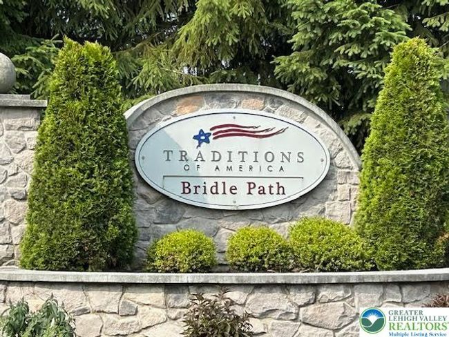 Traditions of America at Bridle Path entrance | Image 30