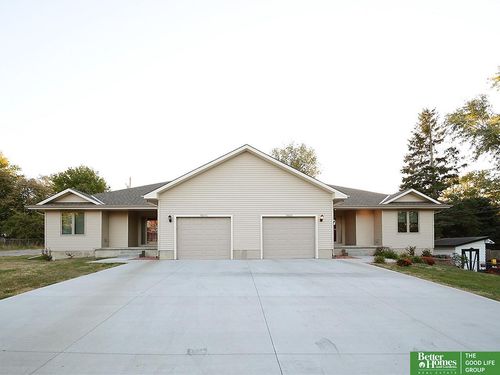 7803-7801-7803 S 30th St, Bellevue, NE, 68147-1907 | Card Image