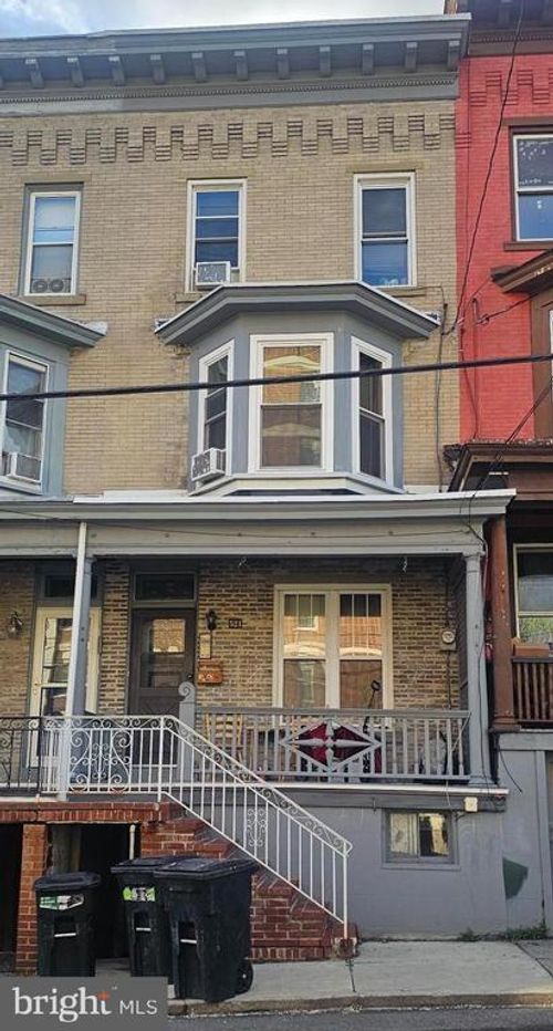 521 W Norwegian St, POTTSVILLE, PA, 17901-2822 | Card Image
