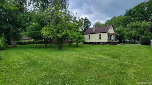 20470 Colman St, Clinton Township, MI, 48035-4028 | Card Image