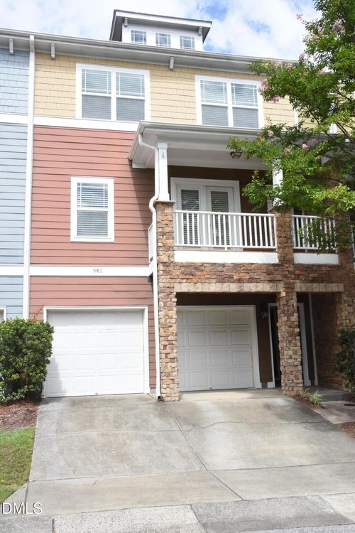 882 Queen City Cres, Apex, NC, 27523-7527 | Card Image