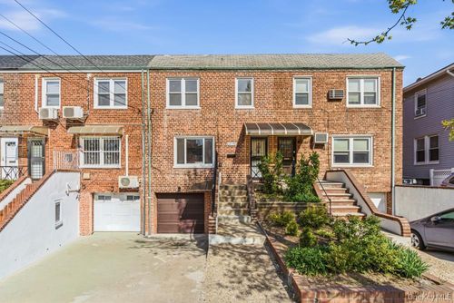 6925 165th St, Fresh Meadows, NY, 11365-3223 | Card Image