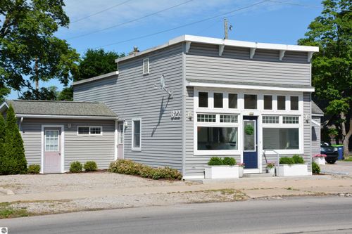 822 Cass St, Traverse City, MI, 49684-3230 | Card Image