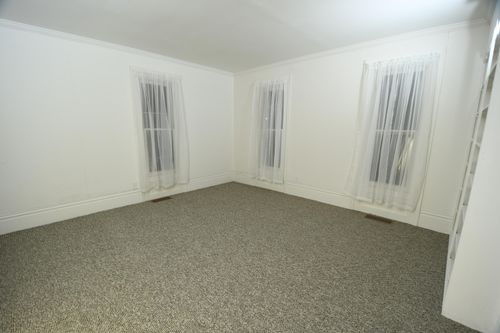 501 E Paw Paw St, Paw Paw, MI, 49079-1636 | Card Image