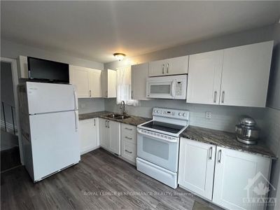 69 - 2210 Loyola Ave, Condo with 3 bedrooms, 2 bathrooms and 1 parking in Ottawa ON | Image 3