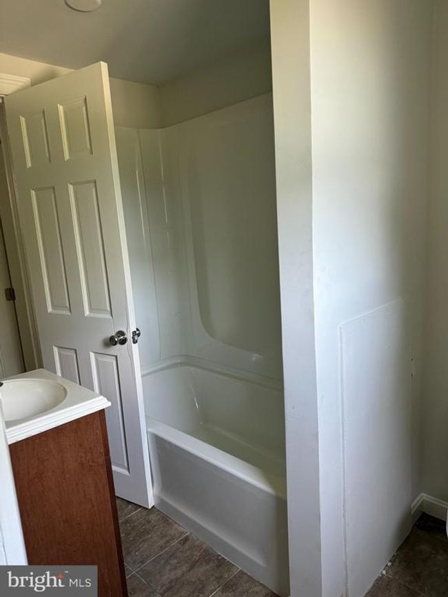464 W White St, House other with 4 bedrooms, 1 bathrooms and null parking in SUMMIT HILL PA | Image 12