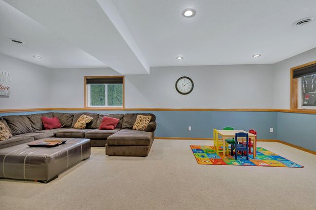 Large LL family room - multifunctional space | Image 21