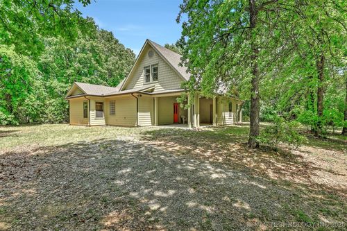 900 W Hardesty Rd, Caddo, OK, 74729-5226 | Card Image