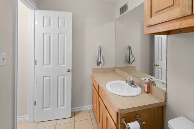 392 Old Highway 6, House other with 3 bedrooms, 2 bathrooms and null parking in Howe TX | Image 25