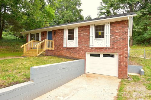 210 Melody Cir, Swannanoa, NC, 28778-2210 | Card Image